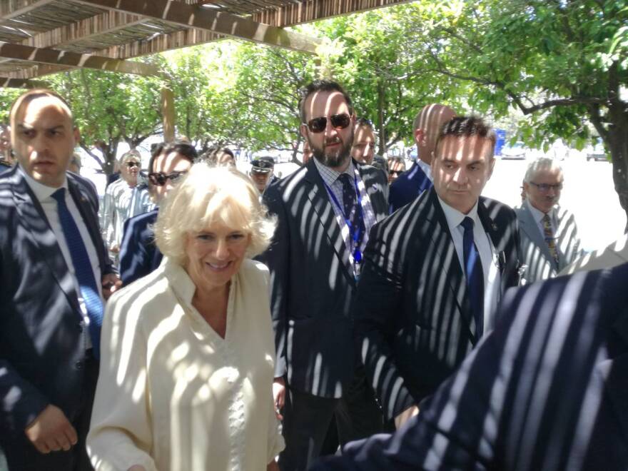 Ο Κάρολος «έφτιαξε» μινωικό γεύμα στην Κρήτη