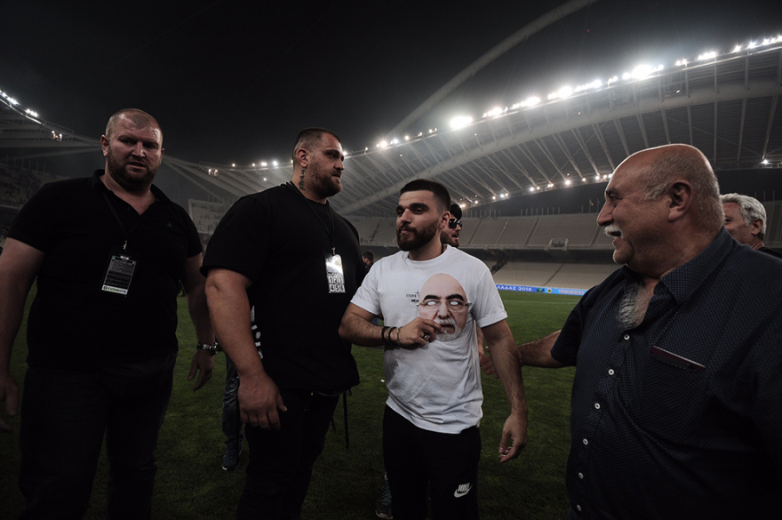 Με μάσκες Ιβάν Σαββίδη πανηγύρισαν οι παίκτες του ΠΑΟΚ το Κύπελλο