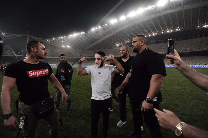 Με μάσκες Ιβάν Σαββίδη πανηγύρισαν οι παίκτες του ΠΑΟΚ το Κύπελλο
