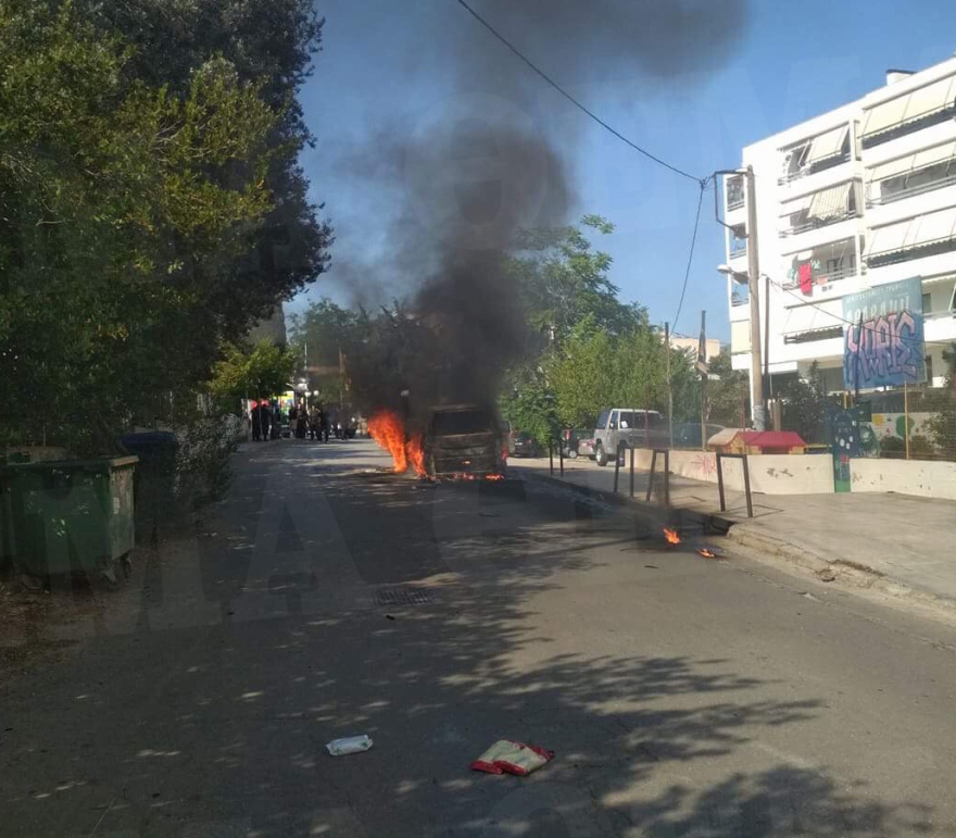 Πεδίο μάχης το ΟΑΚΑ πριν τον τελικό: Φωτοβολίδες, δακρυγόνα και συμπλοκές