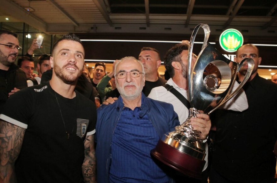 Φωτογραφίες: Αποθέωση για Σαββίδη - Τον σήκωσαν στα χέρια   