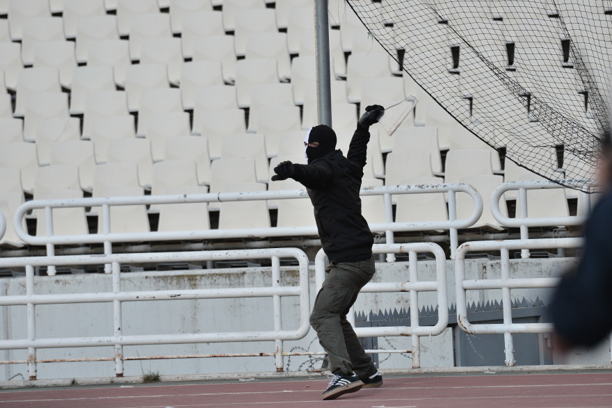 Χειροπέδες σε 14 άτομα για τα επεισόδια στον τελικό του κυπέλλου