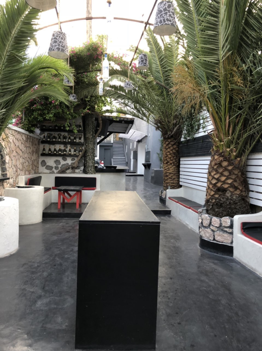 «Έφοδος» της ΑΑΔΕ σε Μύκονο, Σαντορίνη, Νάξο - Βροχή τα πρόστιμα και τα λουκέτα