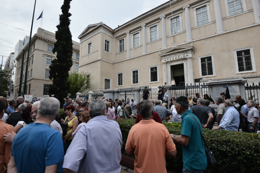 Διαμαρτυρία συνταξιούχων έξω από το «ΣτΕ»