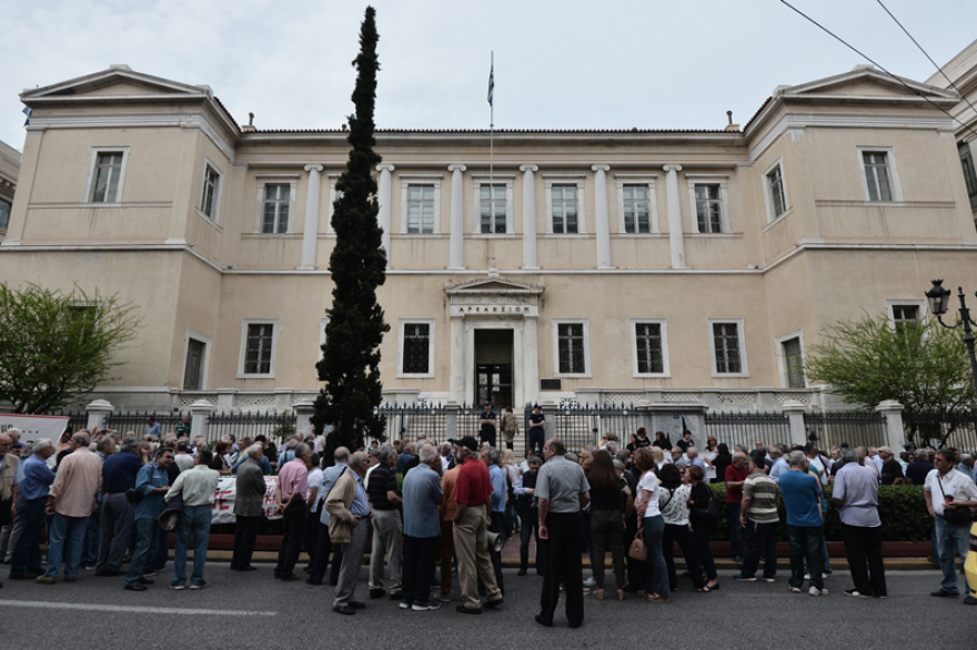 Διαμαρτυρία συνταξιούχων έξω από το «ΣτΕ»
