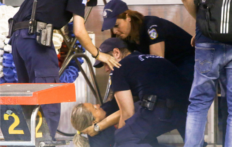 Χαμός στον τελικό της Α1 Γυναικών Πόλο από την άσεμνη χειρονομία της Αλεξίας Καμμένου