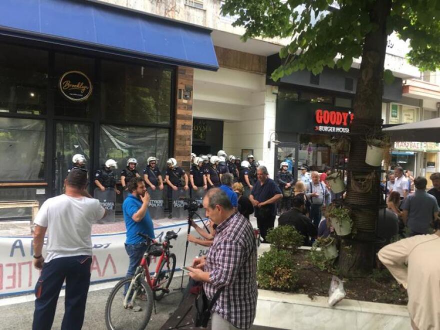 Λάρισα: Μεγάλη κινητοποίηση για να μην βγει στο «σφυρί» η πρώτη κατοικία δανειολήπτη