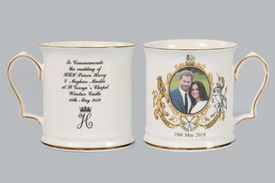 Μανία με σουβενίρ για τον πριγκιπικό γάμο: Από μπύρες, μαγιό και σερβίτσια μέχρι προφυλακτικά!