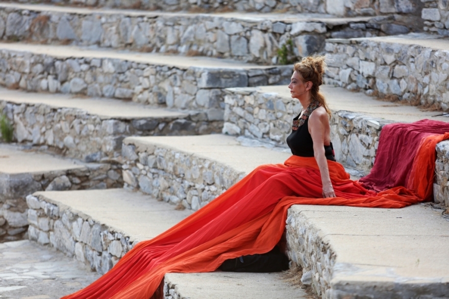 Ο Ίων του Ευριπίδη ετοιμάζει βαλίτσες για Νέα Υόρκη