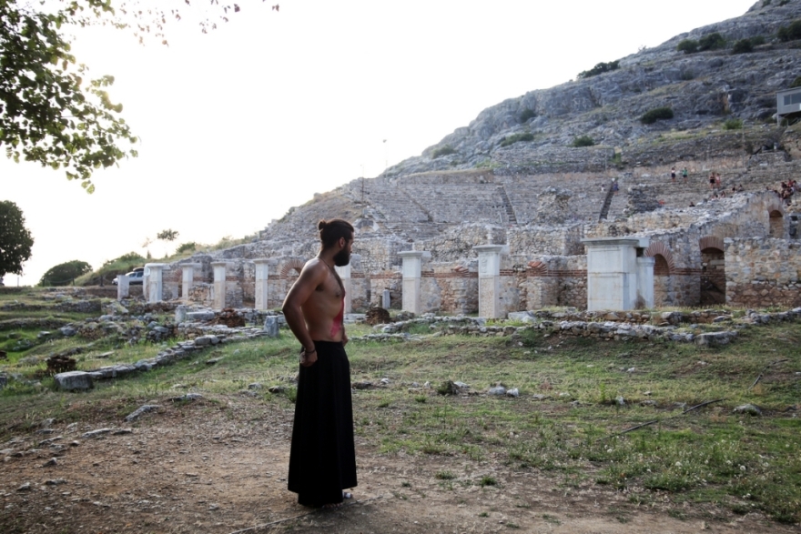 Ο Ίων του Ευριπίδη ετοιμάζει βαλίτσες για Νέα Υόρκη