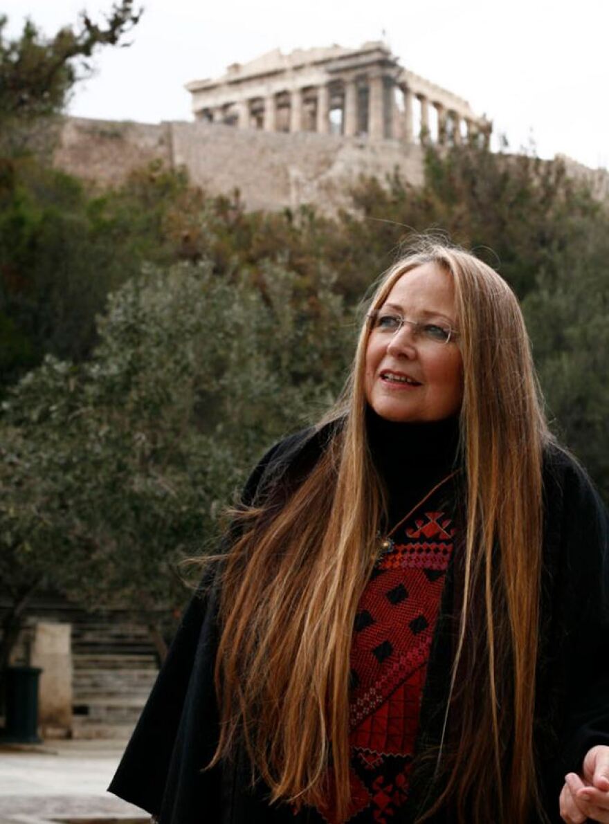 «Το ξανθό κορίτσι της Σαντορίνης»: Η Μαρίζα Κωχ εκ βαθέων