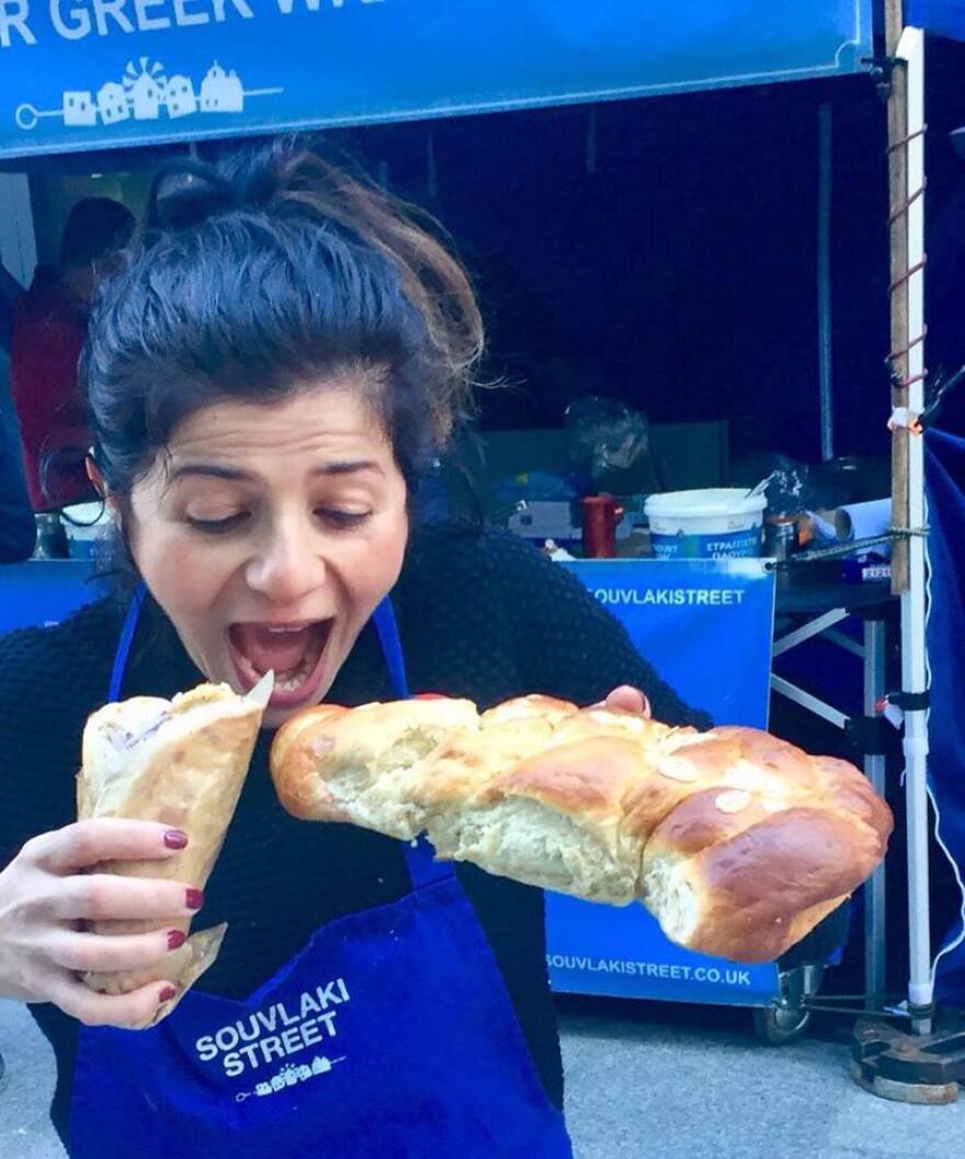 Φωτογραφίες: Ουρές... πολλών μέτρων για το Souvlaki Street μιας Κρητικιάς στο Λονδίνο