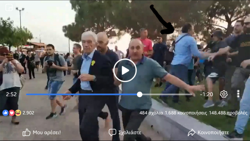 Φωτογραφίες: Διοργανωτής προσπαθεί να προστατεύσει τον Μπουτάρη από το πλήθος