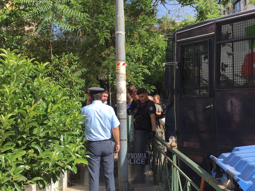 Έξω από το Υπουργείο Ενέργειας εργαζόμενοι της ΔΕΗ για τις λιγνιτικές μονάδες