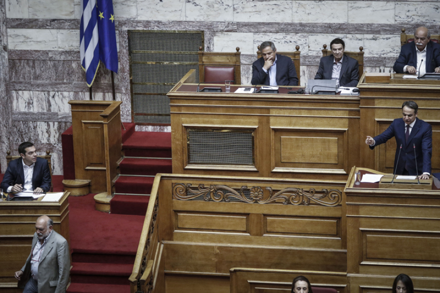 Σύγκρουση στη Βουλή: Ο Τσίπρας... ξέχασε το «εκλογές στο τέλος της θητείας»