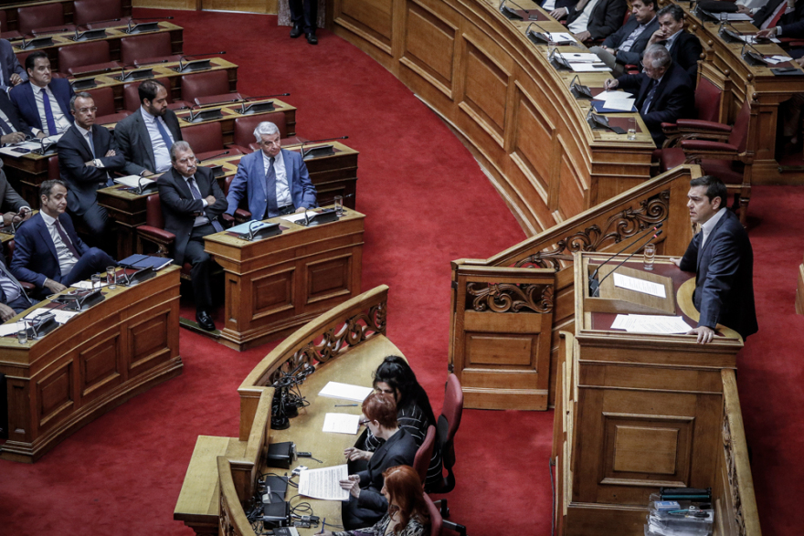 Σύγκρουση στη Βουλή: Ο Τσίπρας... ξέχασε το «εκλογές στο τέλος της θητείας»