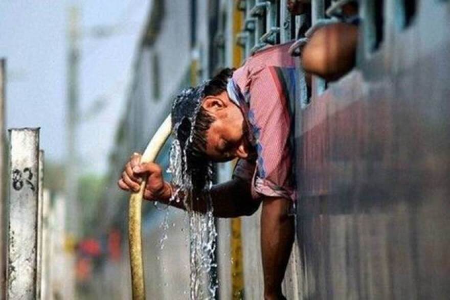 Βίντεο: «Λιώνει» στους 46 βαθμούς το Νέο Δελχί!