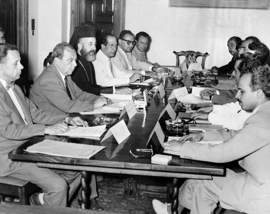 Φρικτές αποκαλύψεις: Βρετανοί βίαζαν και έσβηναν τσιγάρα στον πρωκτό των αγωνιστών της ΕΟΚΑ