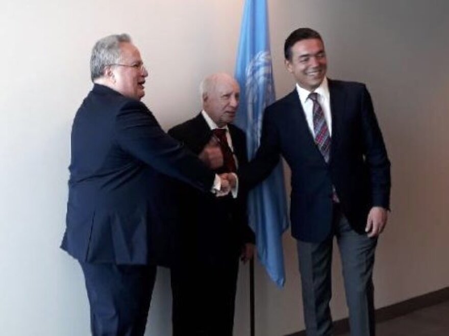 Ο Κοτζιάς «κλείνει» το Σκοπιανό: Έτοιμη η γενική συμφωνία, ανοιχτό μόνο το όνομα