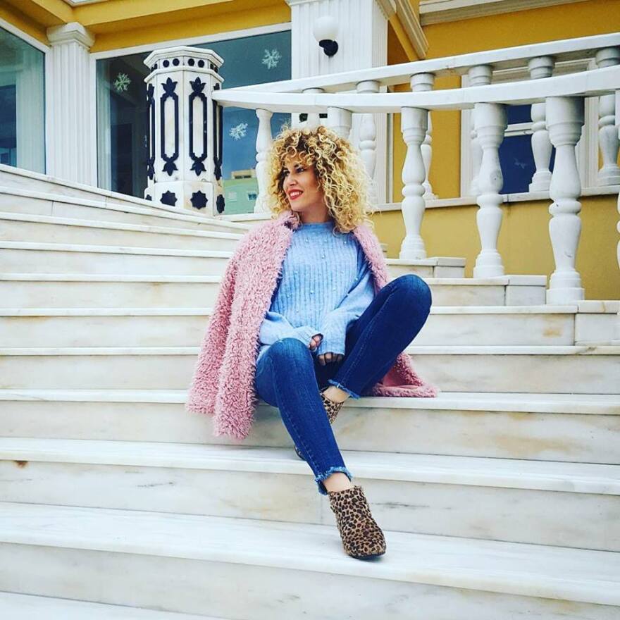 Ποια είναι η Αλβανίδα δημοσιογράφος που την «έπεσε» στον Νότη Σφακιανάκη 