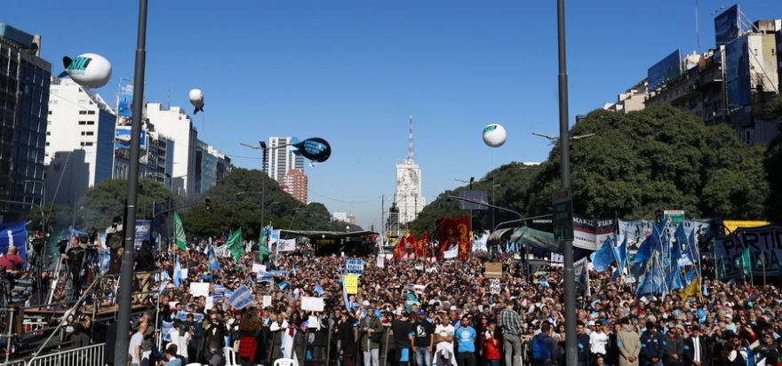 Λαϊκός ξεσηκωμός στην Αργεντινή: «Όχι» στο ΔΝΤ από χιλιάδες πολίτες