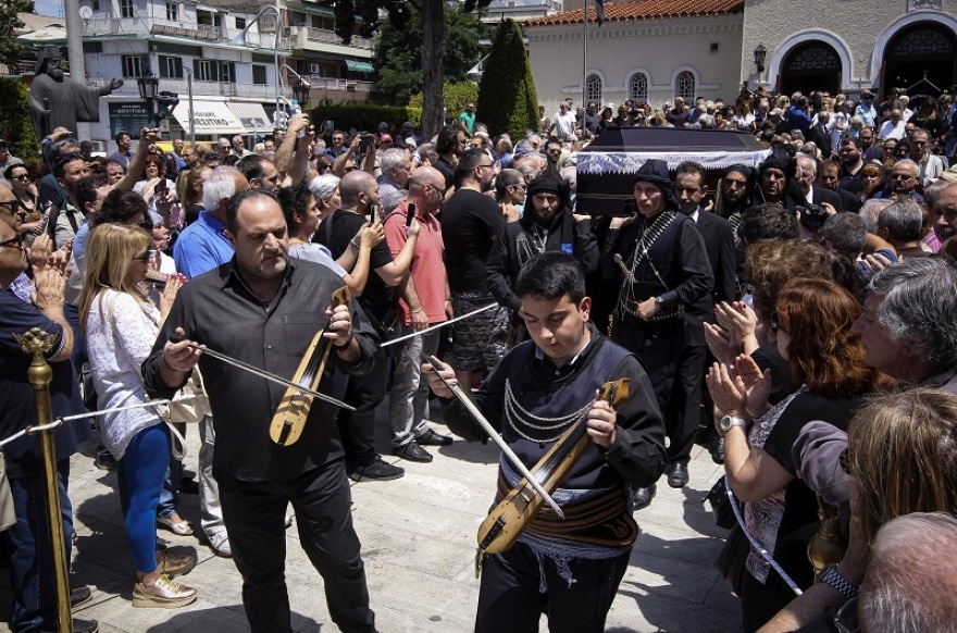 Βίντεο: Με λύρες αποχαιρέτησαν οι Πόντιοι τον Χάρρυ Κλυνν