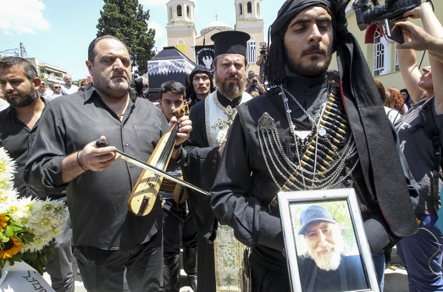 Βίντεο: Με λύρες αποχαιρέτησαν οι Πόντιοι τον Χάρρυ Κλυνν