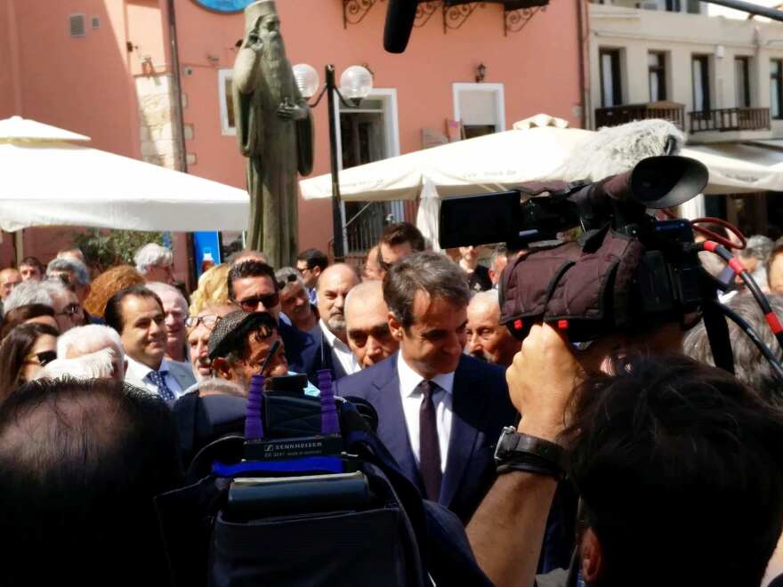 Συγκίνηση και πλήθος κόσμου στο ετήσιο μνημόσυνο του Κωνσταντίνου Μητσοτάκη στα Χανιά