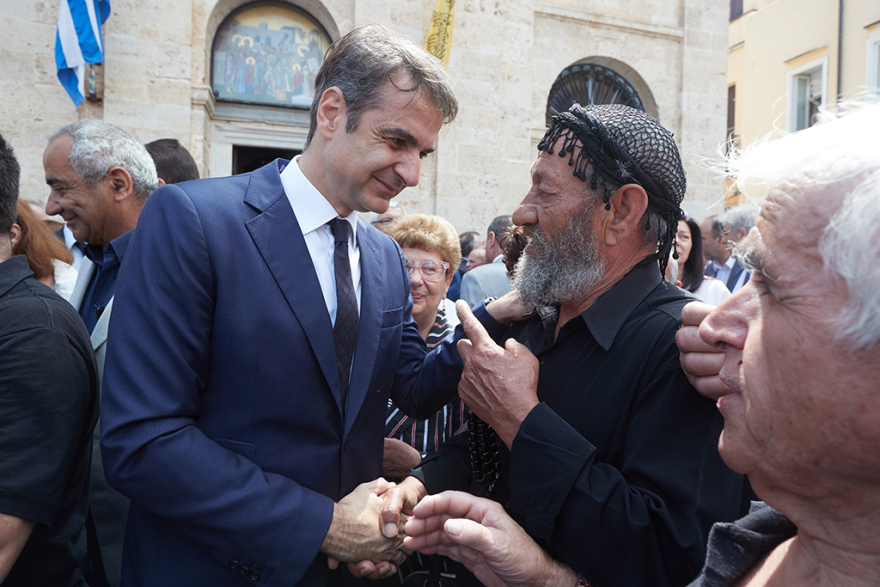 Συγκίνηση και πλήθος κόσμου στο ετήσιο μνημόσυνο του Κωνσταντίνου Μητσοτάκη στα Χανιά