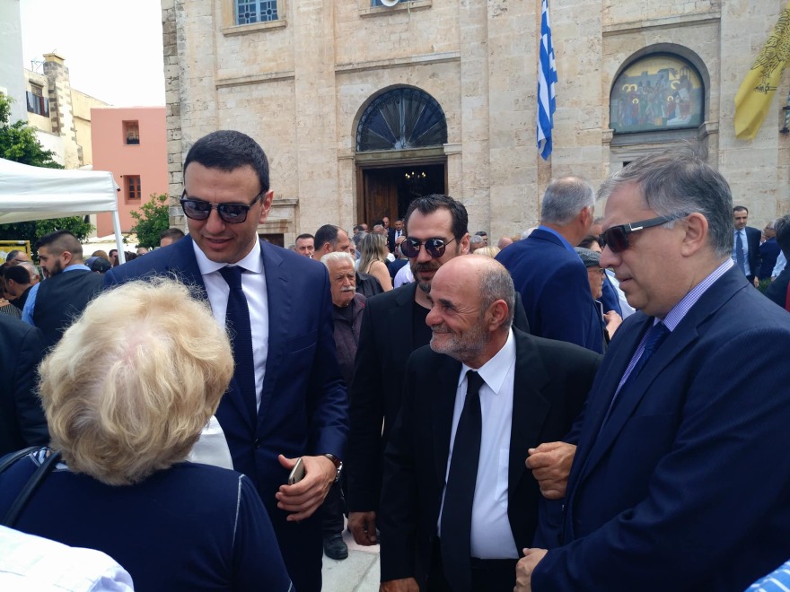 Συγκίνηση και πλήθος κόσμου στο ετήσιο μνημόσυνο του Κωνσταντίνου Μητσοτάκη στα Χανιά