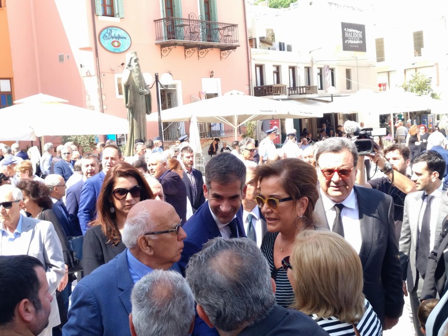 Συγκίνηση και πλήθος κόσμου στο ετήσιο μνημόσυνο του Κωνσταντίνου Μητσοτάκη στα Χανιά