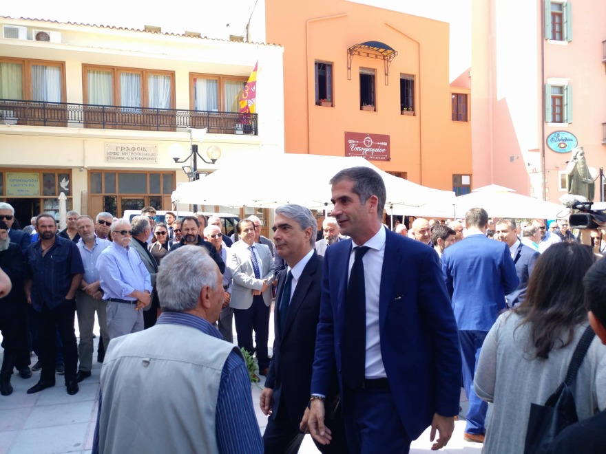 Συγκίνηση και πλήθος κόσμου στο ετήσιο μνημόσυνο του Κωνσταντίνου Μητσοτάκη στα Χανιά