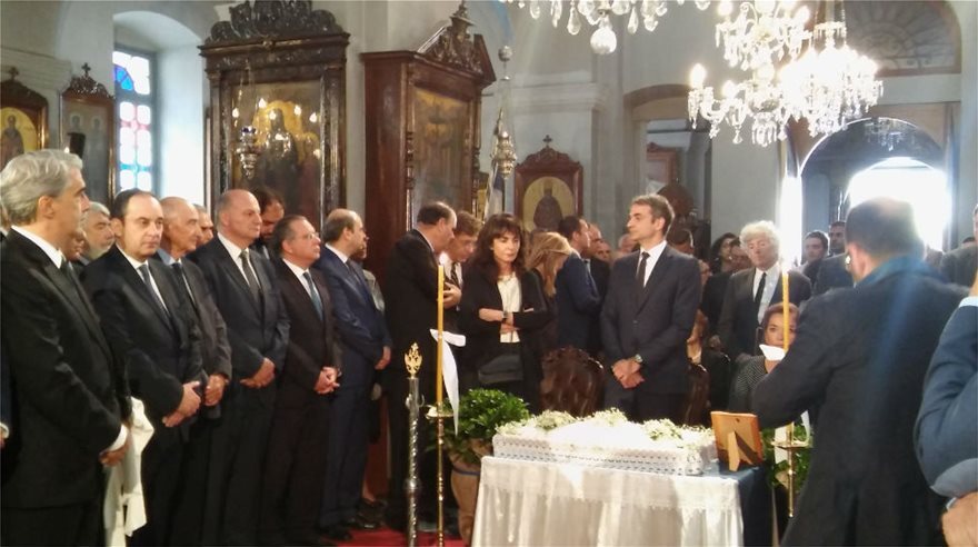 Τα λόγια του Κυριάκου Μητσοτάκη για τον πατέρα του και τη μητέρα του μετά το μνημόσυνο