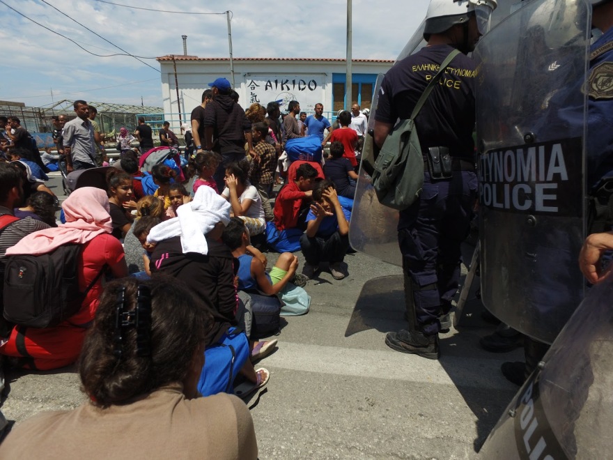 Έκρυθμη η κατάσταση στη Μυτιλήνη - Οι Κούρδοι εγκατέλειψαν τη Μόρια μετά τις βίαιες συμπλοκές με Άραβες