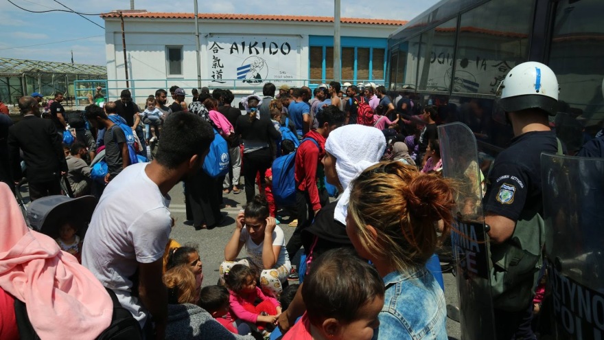 Έκρυθμη η κατάσταση στη Μυτιλήνη - Οι Κούρδοι εγκατέλειψαν τη Μόρια μετά τις βίαιες συμπλοκές με Άραβες