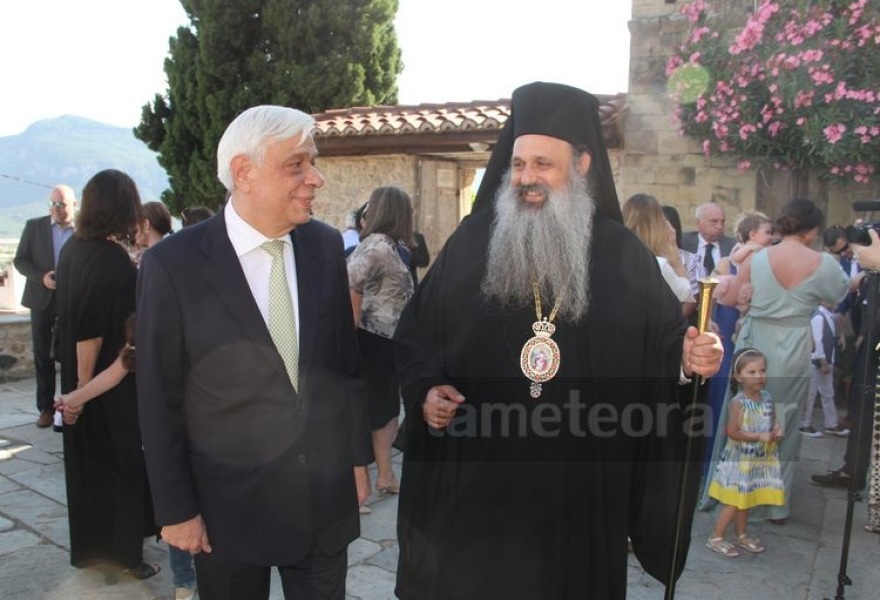 Στην Καλαμπάκα για τη βάπτιση των διδύμων εγγονών του ο Πρoκόπης Παυλόπουλος