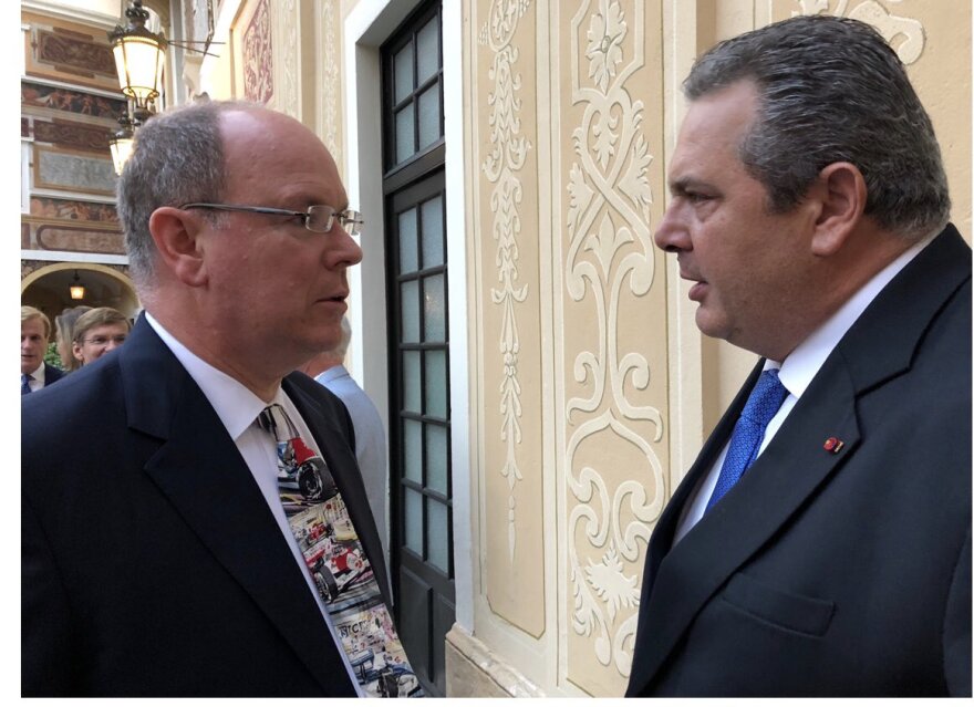 Αδωνις κατά Καμμένου: Ζει ζωάρα στο Μονακό