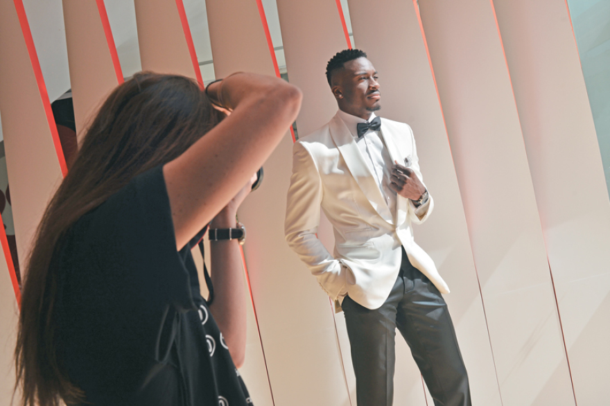  Θανάσης Αντετοκούνμπο : Ντύνεται γαμπρός διά χειρός Παπαδόγαμβρου