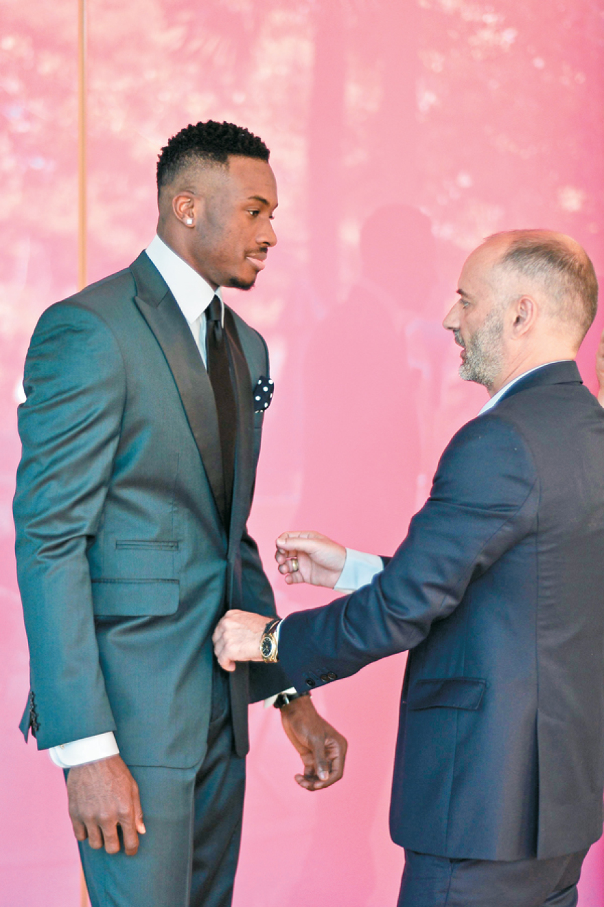  Θανάσης Αντετοκούνμπο : Ντύνεται γαμπρός διά χειρός Παπαδόγαμβρου