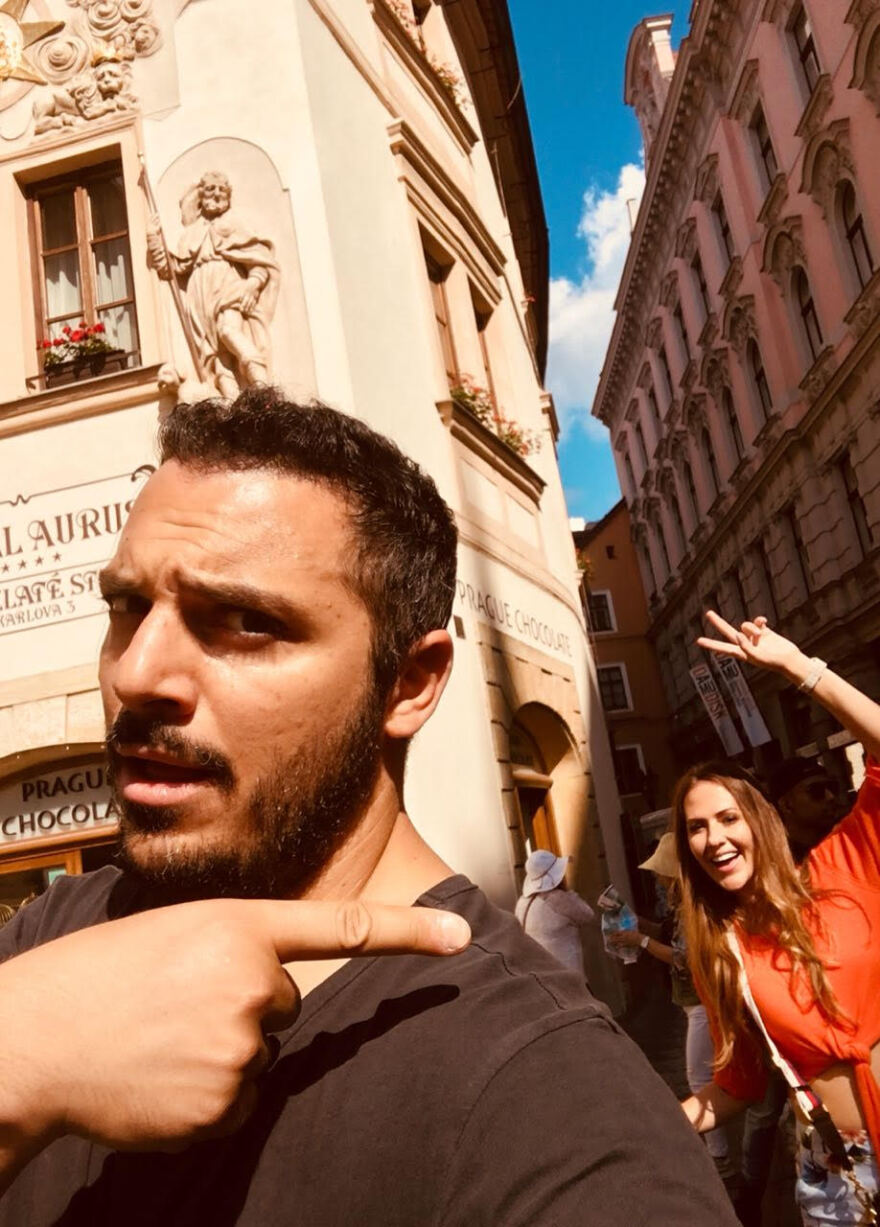 Κώστας Δόξας: Απόδραση με τη σύζυγο του Μαρία και την κόρη τους στην Τσεχία