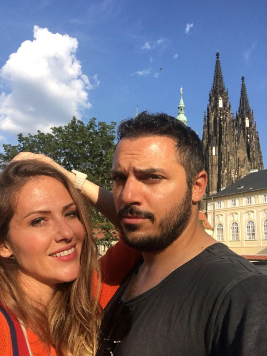 Κώστας Δόξας: Απόδραση με τη σύζυγο του Μαρία και την κόρη τους στην Τσεχία