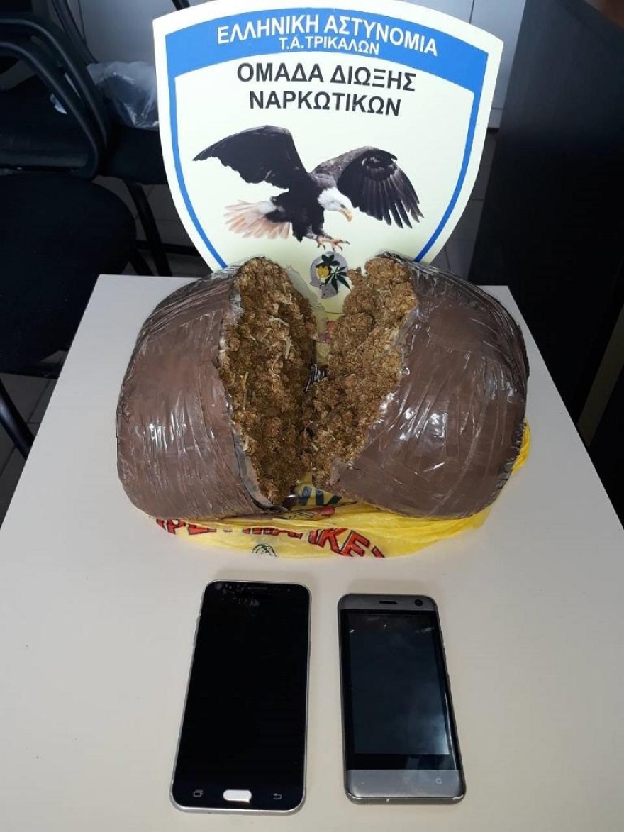  Καλαμπάκα: Πήγε να πουλήσει ένα κιλό χασίς σε αστυνομικό