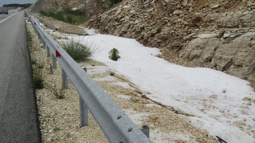 Απίστευτες εικόνες στα Ιωάννινα λόγω σφοδρής χαλαζόπτωσης
