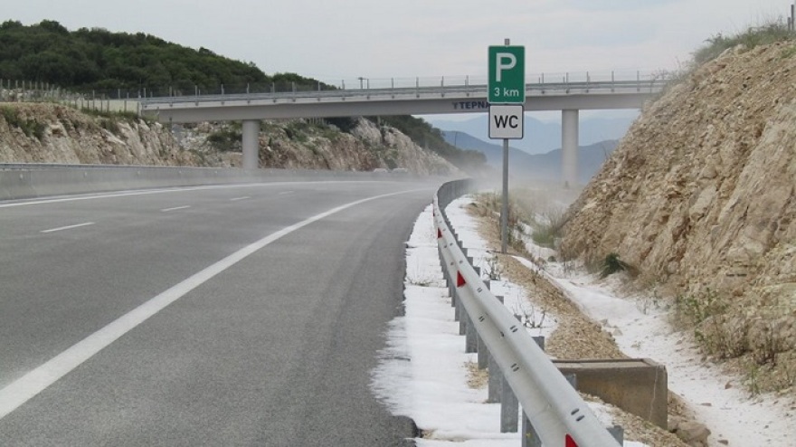 Απίστευτες εικόνες στα Ιωάννινα λόγω σφοδρής χαλαζόπτωσης