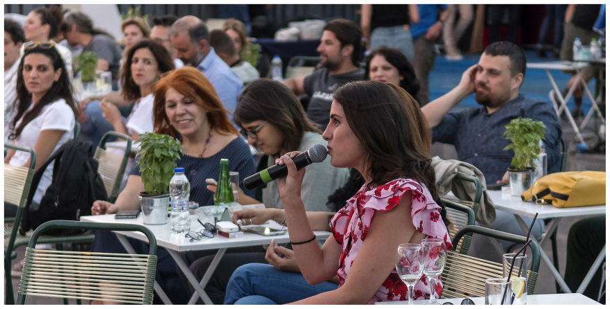 Οι εκπλήξεις του Φοίβου Δεληβοριά στη μαγική «Ταράτσα» του