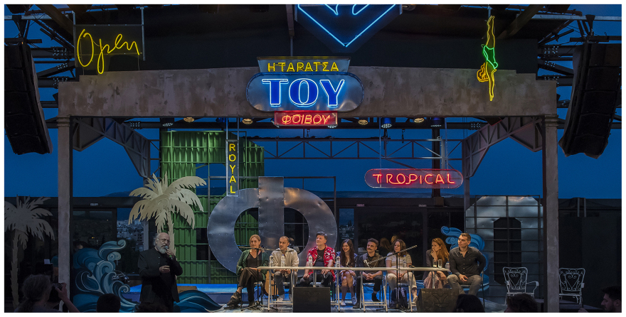 Οι εκπλήξεις του Φοίβου Δεληβοριά στη μαγική «Ταράτσα» του