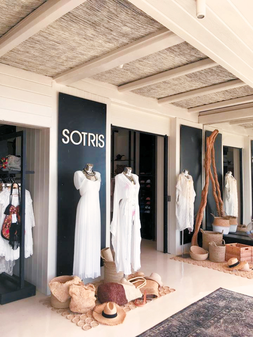 Πωλείται ο παράδεισος του «Mr Sotris» στη Μύκονο