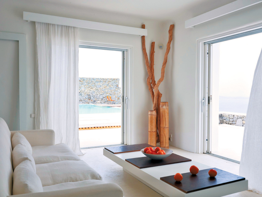 Πωλείται ο παράδεισος του «Mr Sotris» στη Μύκονο