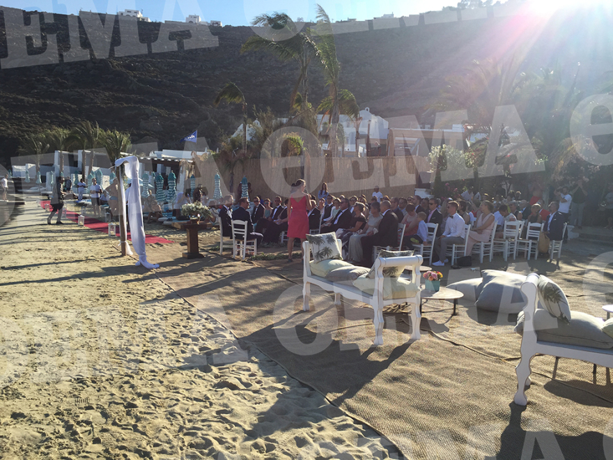 Η εντυπωσιακή άφιξη των Γερμανών gay που παντρεύτηκαν στο Nammos