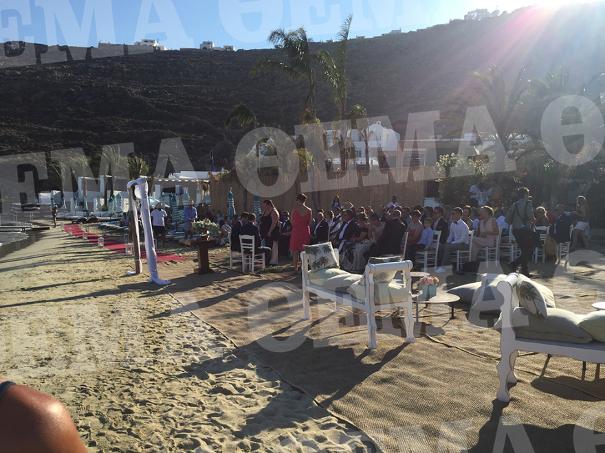 Η εντυπωσιακή άφιξη των Γερμανών gay που παντρεύτηκαν στο Nammos